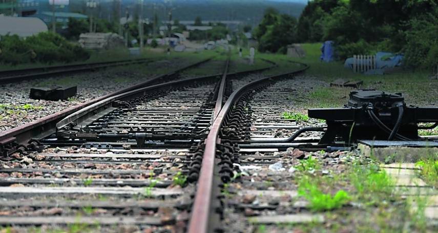 PIXABAY | Imagen ilustrativa de los rieles de un sistema ferrovial. Los rieles son las barras metálicas sobre las que se desplazan las ruedas de los trenes.