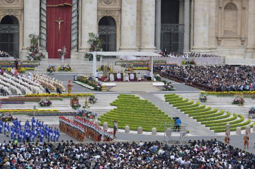 El papa Francisco preside la Misa de Pascua en la plaza de San Pedro de El Vaticano el 31 de marzo de 2024