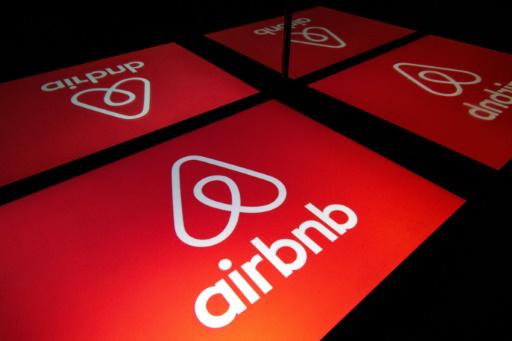 Logo de la plataforma Airbnb, que ha firmado una convención con las autoridades francesas para prevenir la prostitución en sus alojamientos durante los Juegos de París