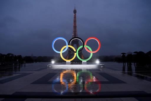 Aros olímpicos en Trocadero, con la Torre Eiffel al fondo. En París, el 13 de septiembre de 2017, después de que el COI eligiera a la ciudad como sede de los Juegos de 2024
