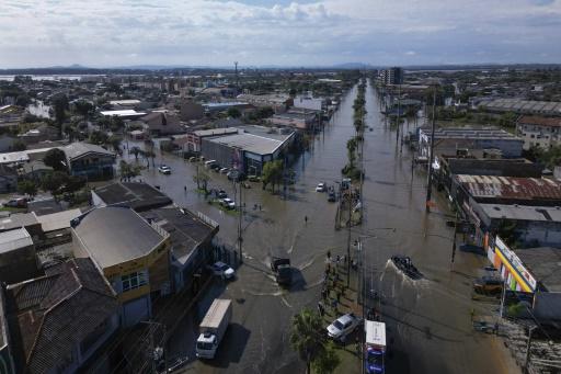 Vista aérea de las calles inundadas durante una operación de rescate en el barrio de Sarandi, en Porto Alegre, estado de Rio Grande do Sul, Brasil, el 5 de mayo de 2024