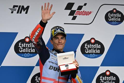 Marc Márquez celebra su 'pole position' en el Gran Premio de España de MotoGP, el 27 de abrild e 2024 en el circuito de Jerez