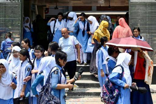 Bangladés reabre las escuelas, pese al calor extremo