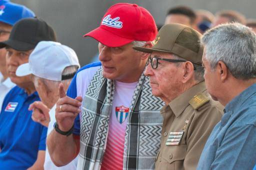 Cuba denuncia embargo y admite ineficiencias en austera marcha del 1º de mayo