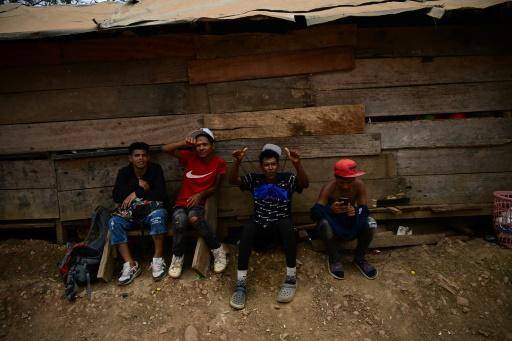 AFP | Migrantes son fotografiados durante su estancia en la Estación de Recepción de Migrantes en Lajas Blancas, provincia de Darién, Panamá, el 11 de marzo de 2024