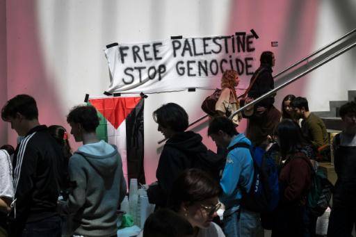 Palestina libre. Stop genocidio, se lee en una pancarta de los estudiantes propalestinos en la Universidad de Ginebra el 9 de mayo de 2024