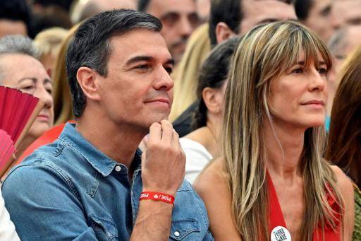 El presidente Pedro Sánchez y su esposa, Begoña Gómez, asisten al mitin del PSOE de cierre de campaña de las últimas elecciones generales, el 21 de julio de 2023 en Getafe, junto a Madrid