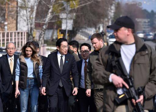 El primer ministro japonés visita la localidad ucraniana mártir de Bucha