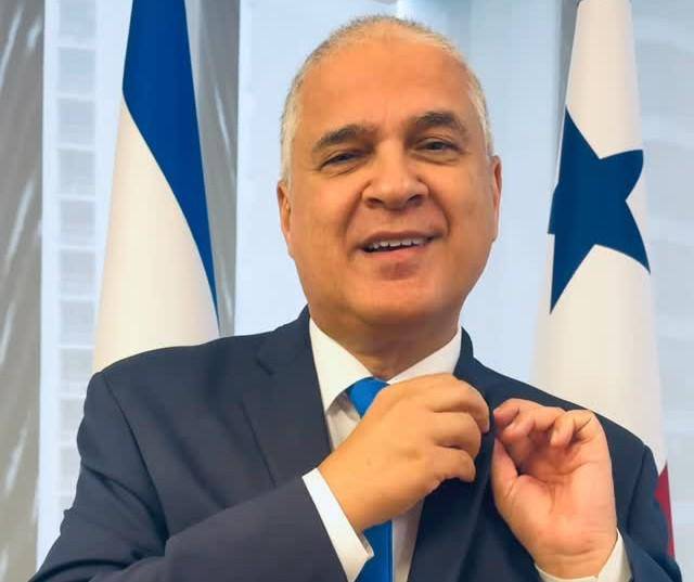 Embajador Mattanya Cohen retira el pin amarillo tras regreso de israelíes secuestrados en Gaza Embajador Mattanya Cohen retira el pin amarillo tras regreso de israelíes secuestrados en Gaza