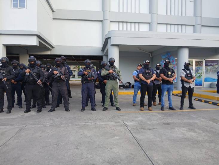 Despliegan 500 policías en Portobelo por festividad del Cristo Negro Despliegan 500 policías en Portobelo por festividad del Cristo Negro
