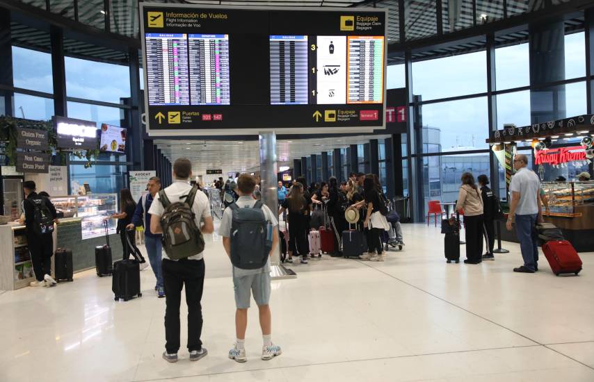 El Aeropuerto de Tocumen prevé movimiento récord de pasajeros durante fiestas patrias El Aeropuerto de Tocumen prevé movimiento récord de pasajeros durante fiestas patrias
