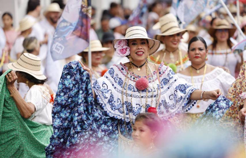 Miles disfrutaron del octavo domingo cultural en el Casco Peatonal Miles disfrutaron del octavo domingo cultural en el Casco Peatonal