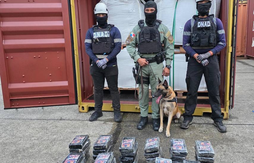 Incautan 50 paquetes con presunta droga en puerto del Atlántico Incautan 50 paquetes con presunta droga en puerto del Atlántico