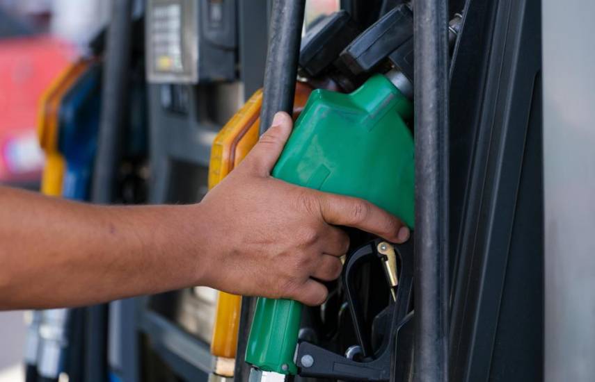 Precios de combustibles bajarán a partir de este viernes 3 de mayo