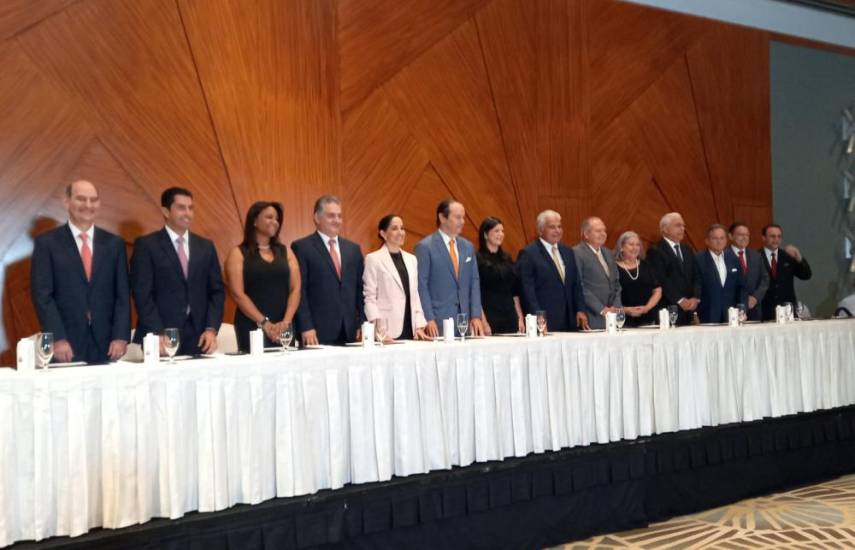 R. Álvarez | José Raúl Mulino junto a los ministros designados.