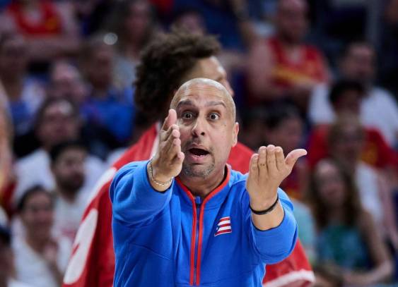 ML | El entrenador Nelson Colón, en su paso por la selección de Puerto Rico, en un partido en agosto de 2024.