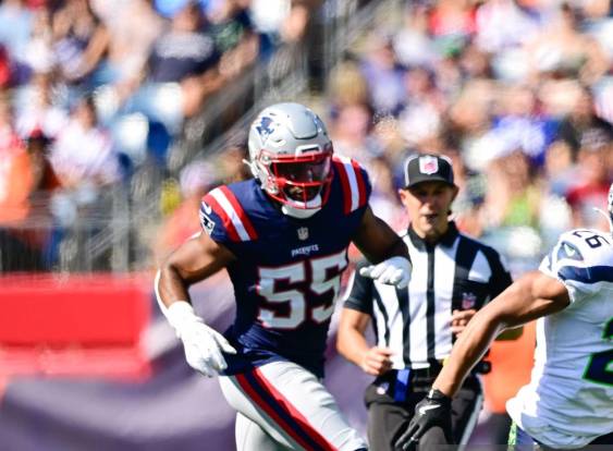 ML | Jugadores de los Seattle Seahawks (d) y de los New England Patriots durante un partido de la NFL.