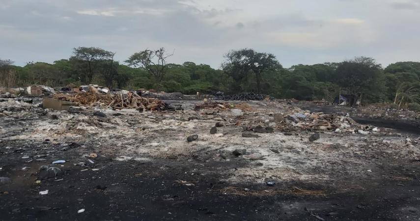 Operativo nocturno en vertedero ilegal en Playa Chiquita en La Chorrera