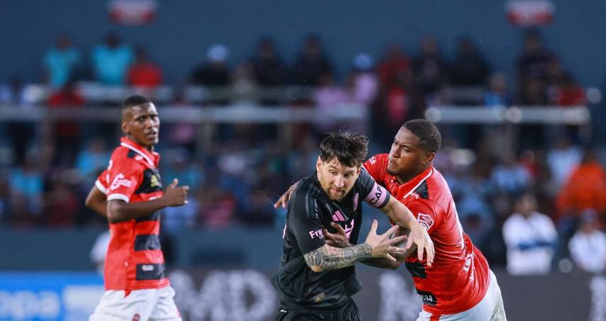 Cundumí se disculpa por faltas contra Messi