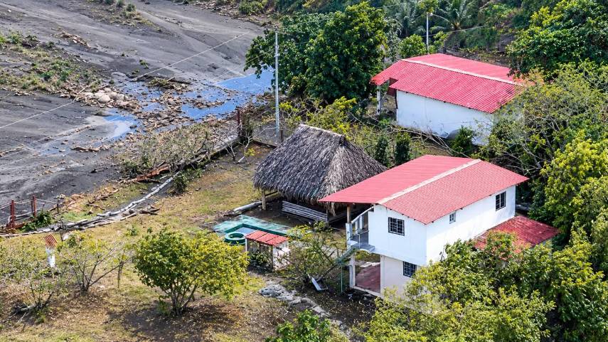 Isla Cañas: 600 habitantes siguen a la espera de poder volver a sus hogares