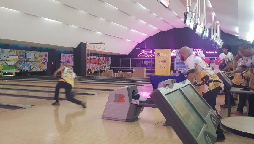 Cortesía | Panorámica de los jugadores de la Bowling King League, en Albrook Bowling.