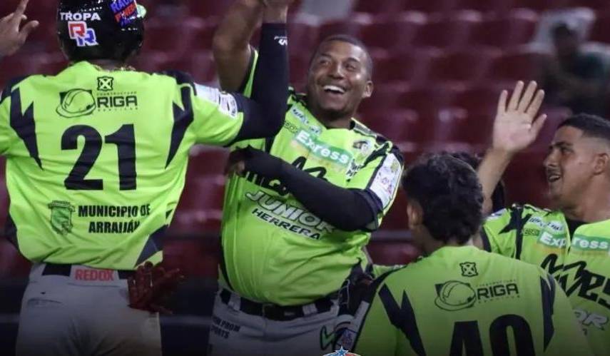 Se intensifica el Campeonato de Béisbol Mayor; partidos se reanudarán el lunes