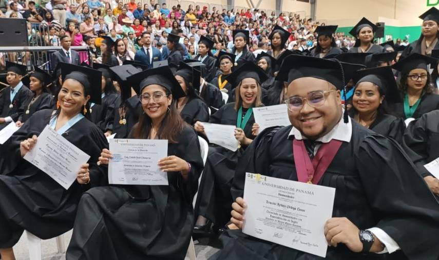 Centro Regional Universitario de Bocas del Toro graduó a 457 nuevos profesionales