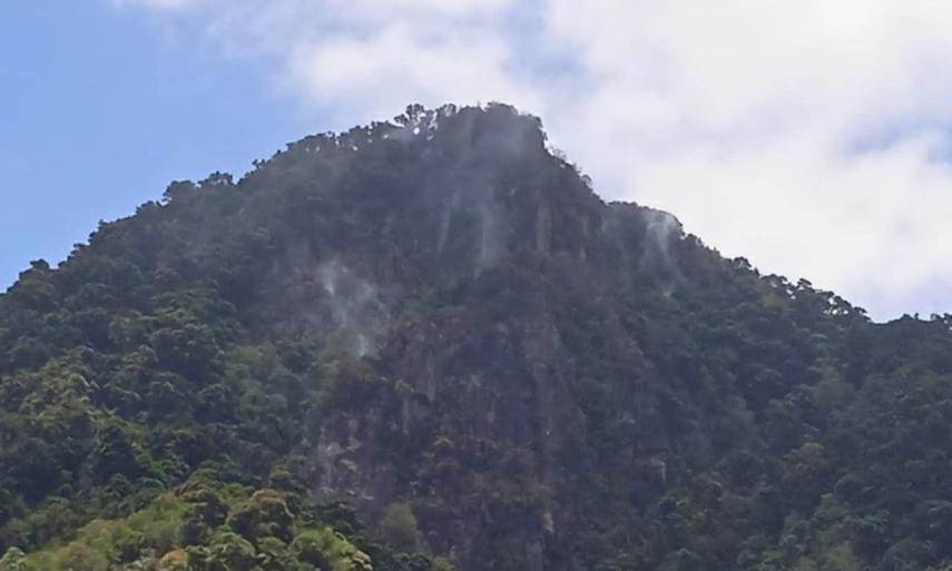 Confinan incendio en Cerro Punta