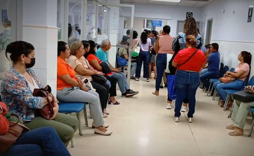 CSS limita a un acompañante por paciente en sus instalaciones de salud