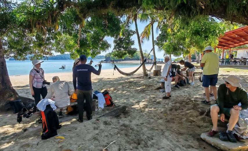 Más de 100 turistas en un crucero visitaron Coiba