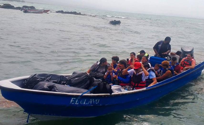 Cortesía | Los migrantes durante el traslado.