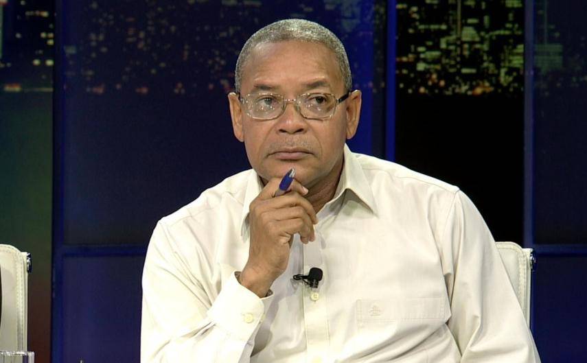 ¿Con qué perfil debe cumplir el Contralor?