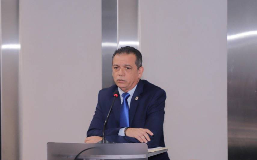 ML | El ingeniero Ariel Espino De León.