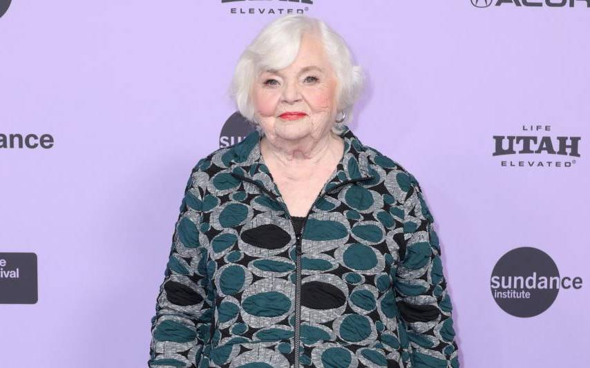 ¿Una misión imposible? Actriz de 94 años emula a Tom Cruise en “Thelma”