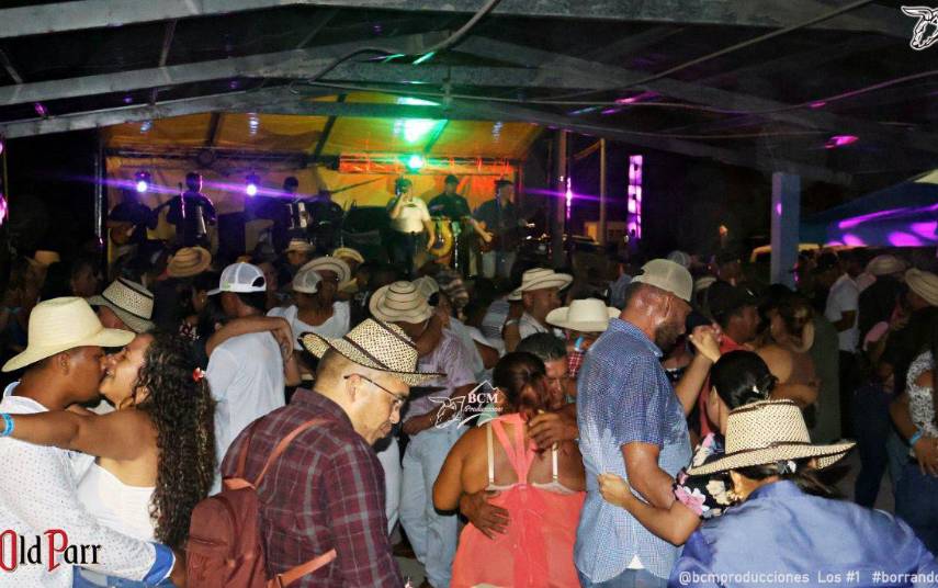 Hidadi Saavedra conquista con el típico romántico