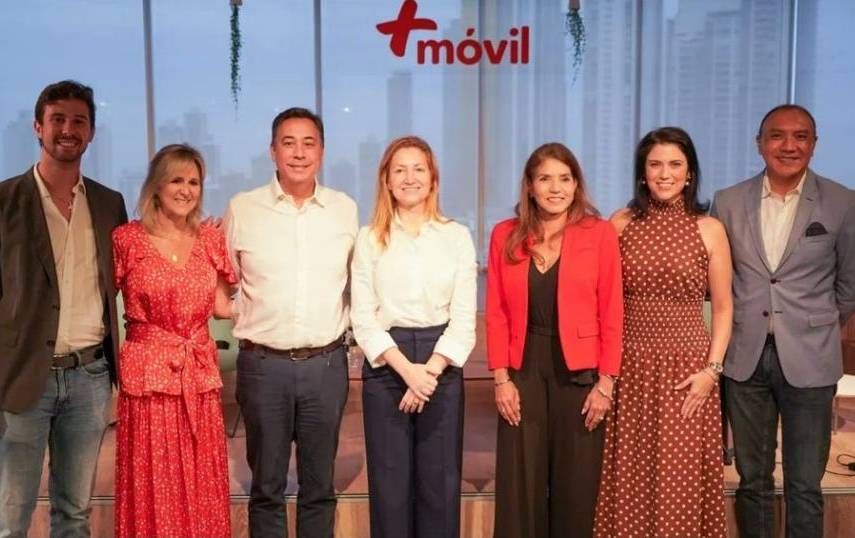 El candidato presidencial Arrocha se reúne con colaboradores de +Móvil