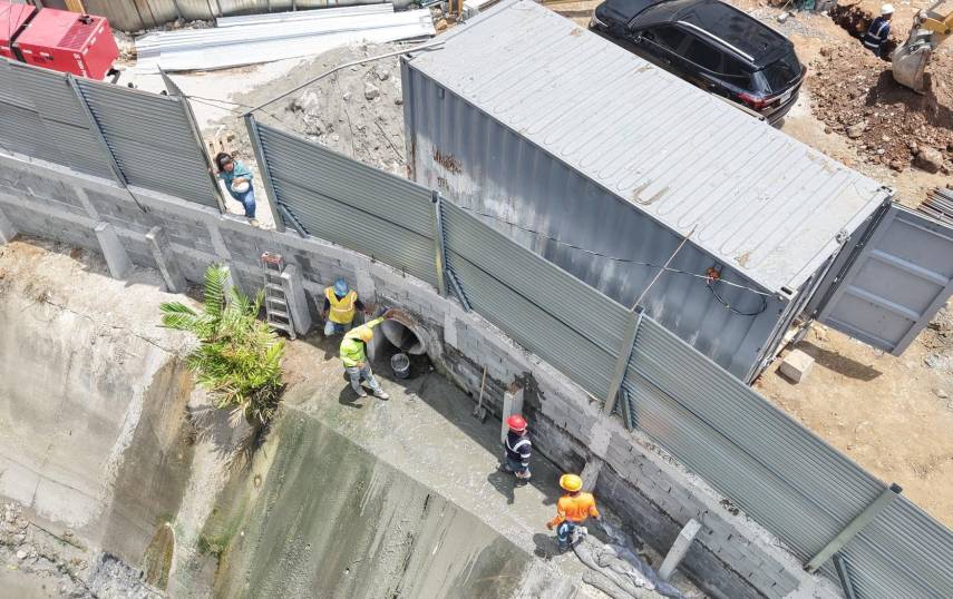 MiAmbiente paraliza obra en Marbella por descarga ilegal al río Matasnillo