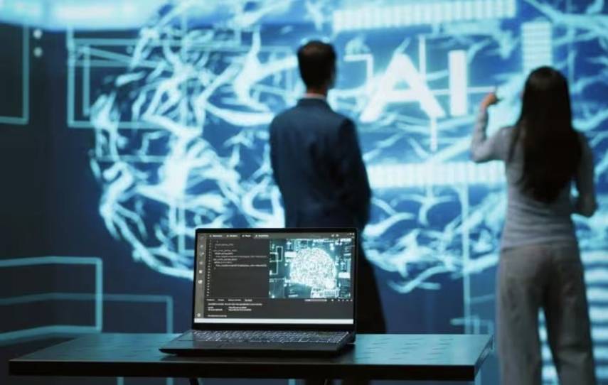 El 30% de las pymes quieren adoptar la IA pero no saben cómo