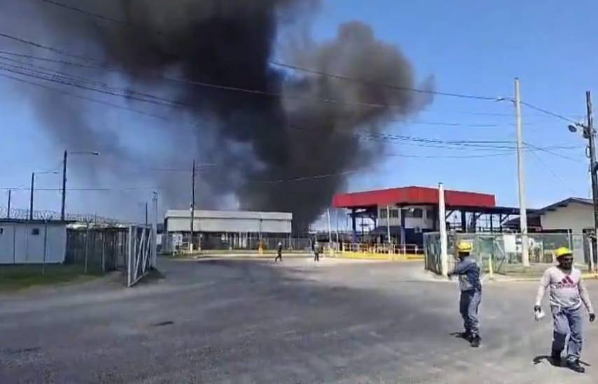 Incendio en refinería de petróleo en Cativá, Colón
