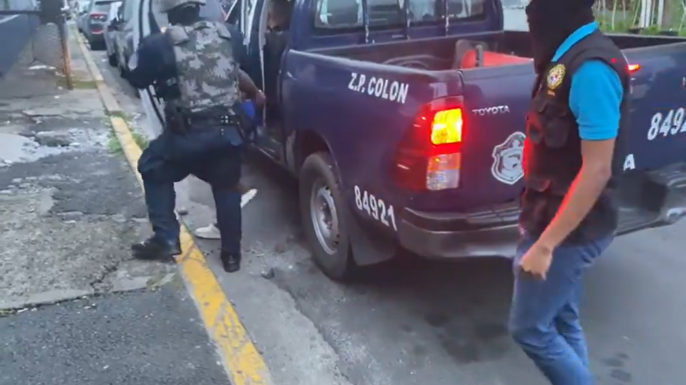 Detienen a dos adultos y a un adolescente por intento de homicidio en Colón