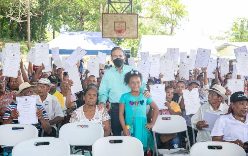 Presidente Cortizo Entrega 200 T tulos De Propiedad Y 34 Viviendas En Col n Presidente Cortizo Entrega 200 T tulos De Propiedad Y 34 Viviendas En Col n