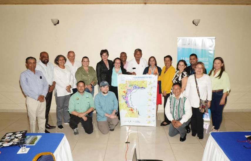 Ocho municipios establecen alianza para proteger la Bahía de Parita
