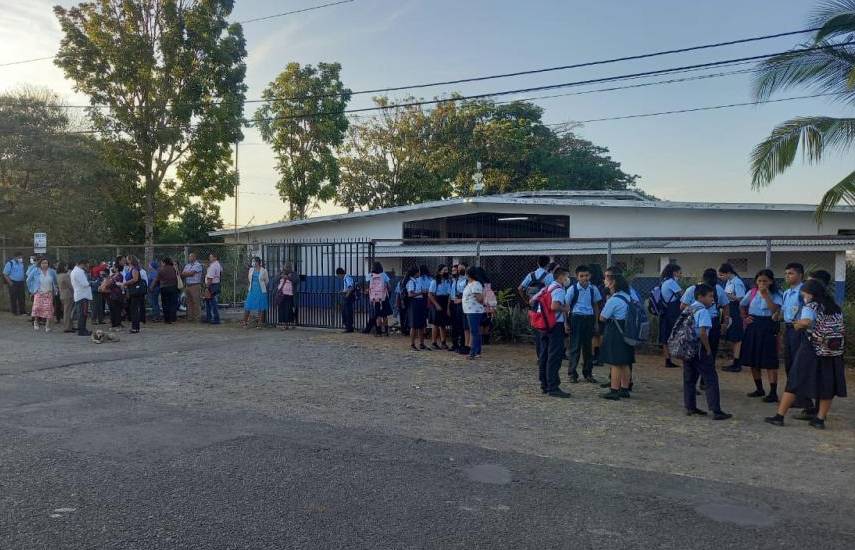 Escuela de La Mesa de Veraguas exige contratación de trabajadores manuales