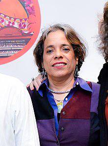 Periodistas destacan en la literatura