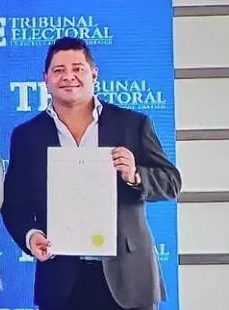 Abdiel Núñez: Enamora a generaciones