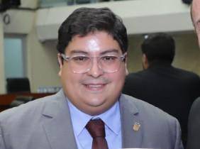 Agua, luz e internet entran al debate de la Asamblea