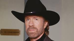 Actor Chuck Norris fue hospitalizado en Hawái