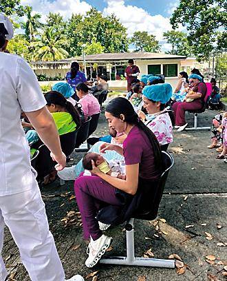 Personal de salud redobla esfuerzos en medio de la emergencia sísmica