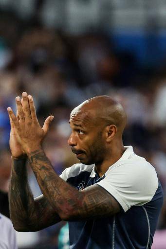 Mascherano vs Henry: luz en la cancha, opacidad en el banco
