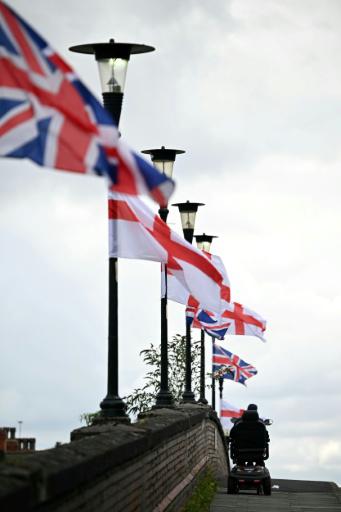 Las banderas nacionales proliferan en el Reino Unido, impulsadas por movimientos antiinmigración